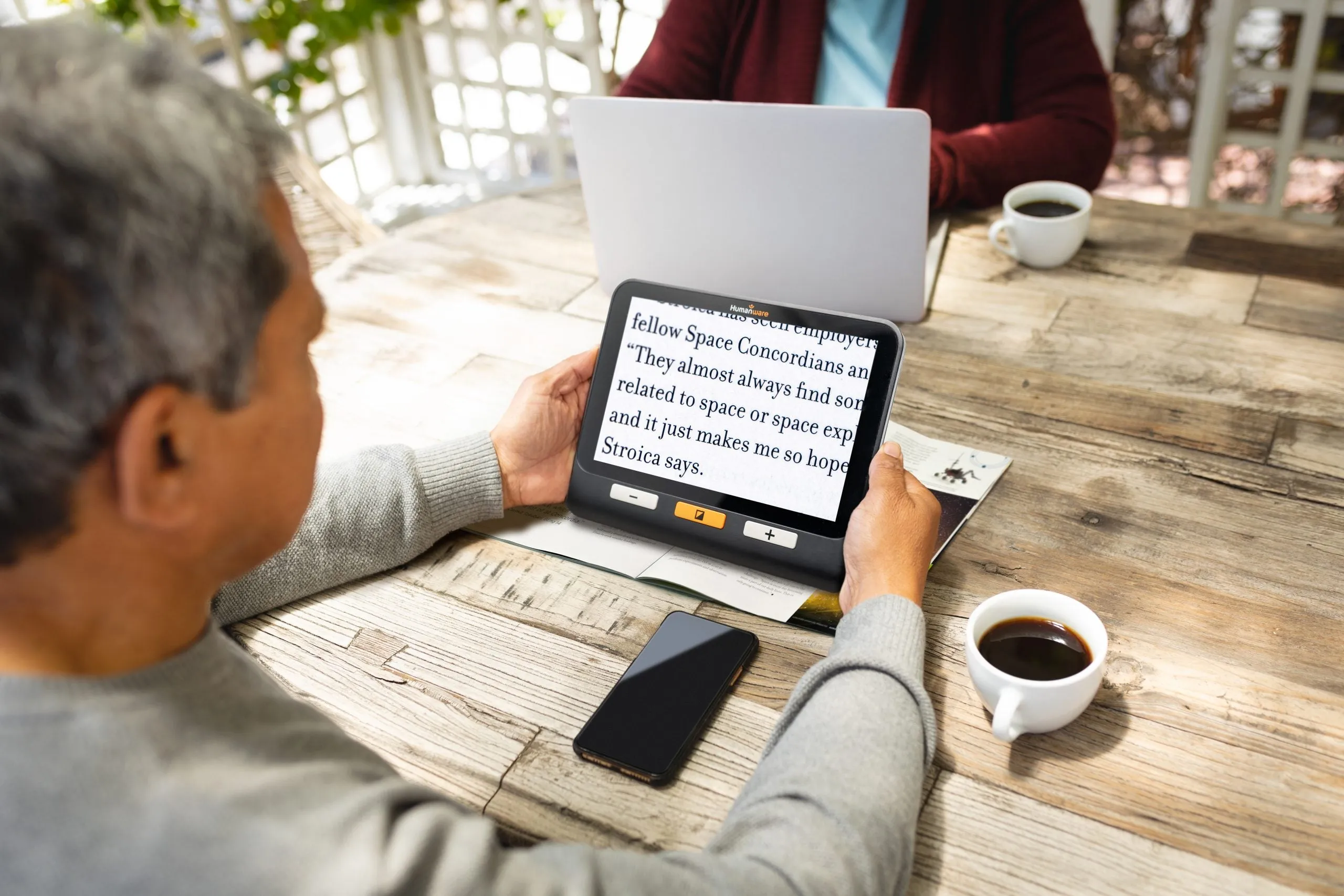 Explore 8 handheld electronic magnifier