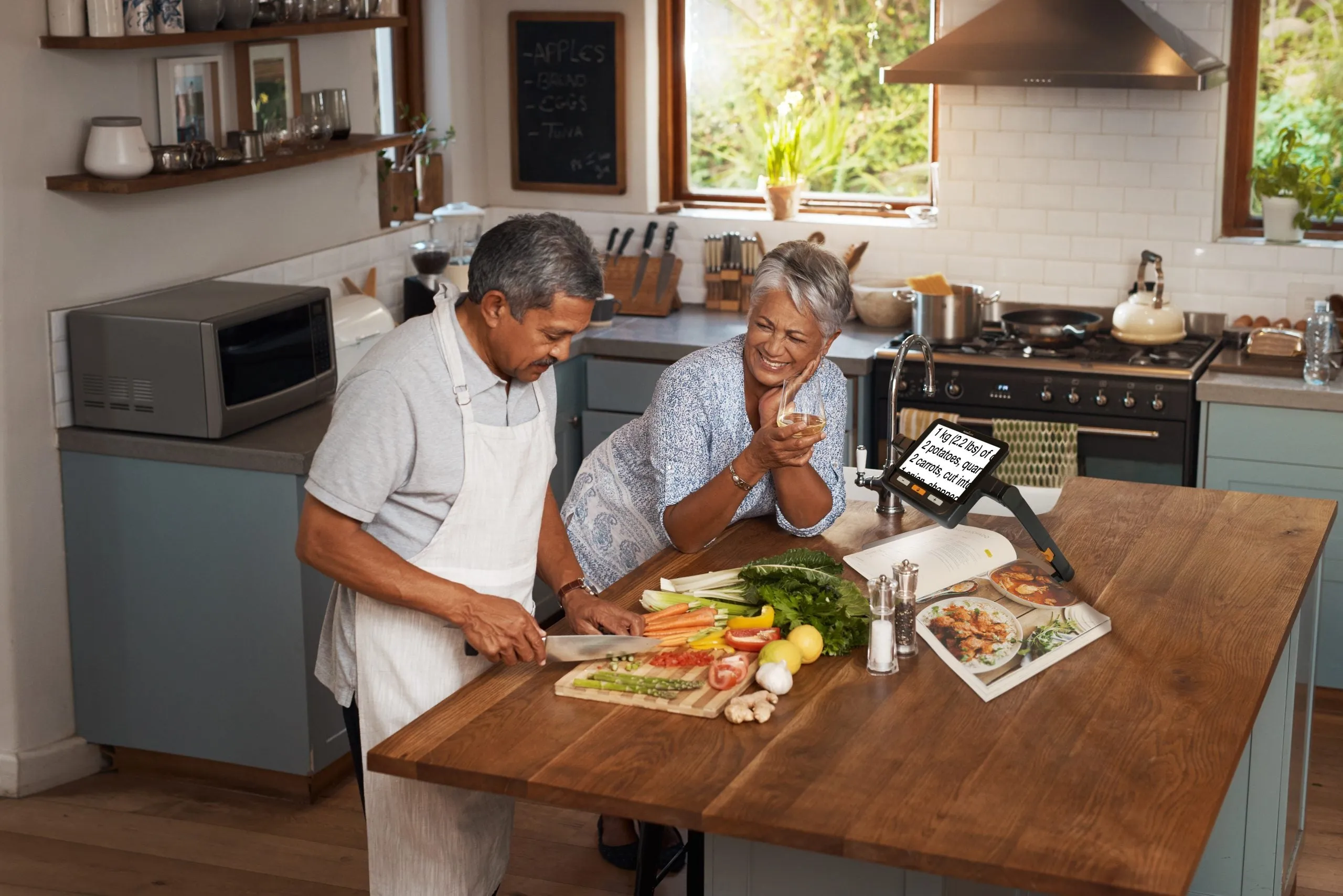 Explore 8 handheld electronic magnifier