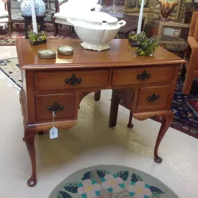 Furniture - Ladies antique vanity table or desk