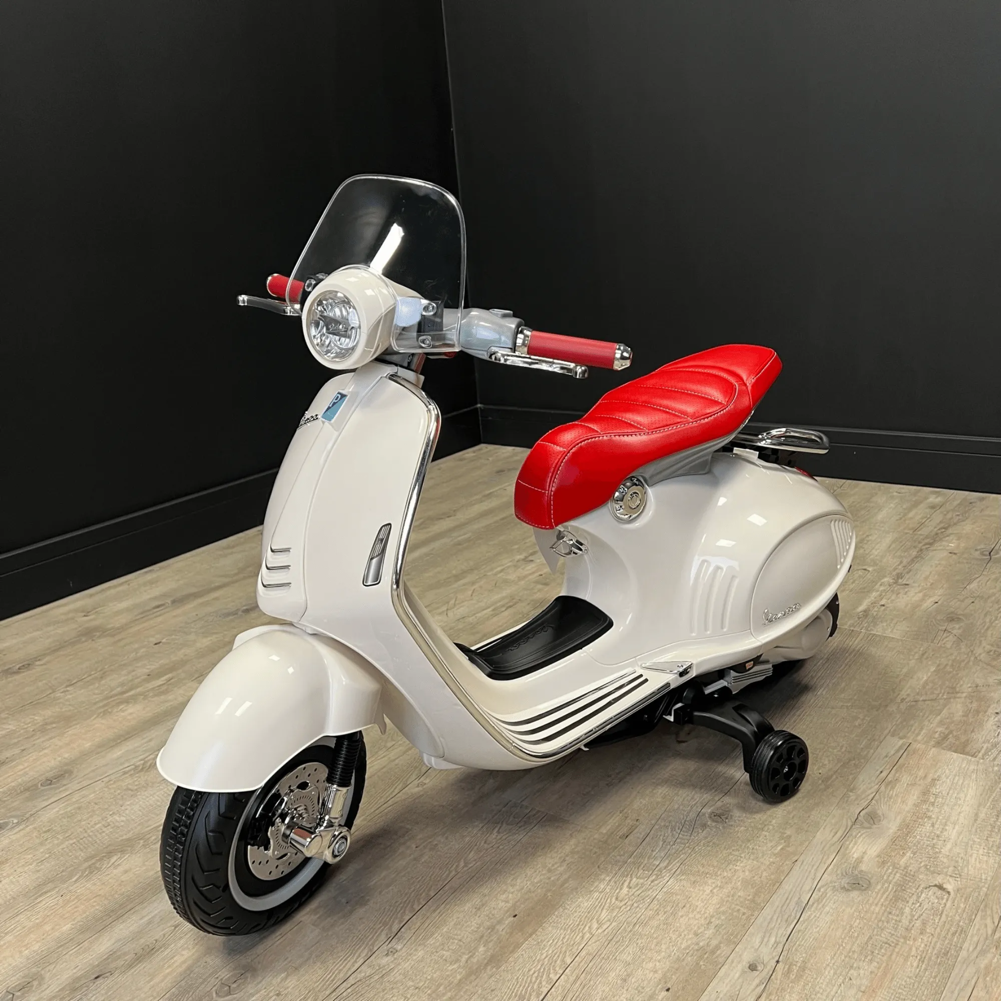 Vespa 946 Licensed