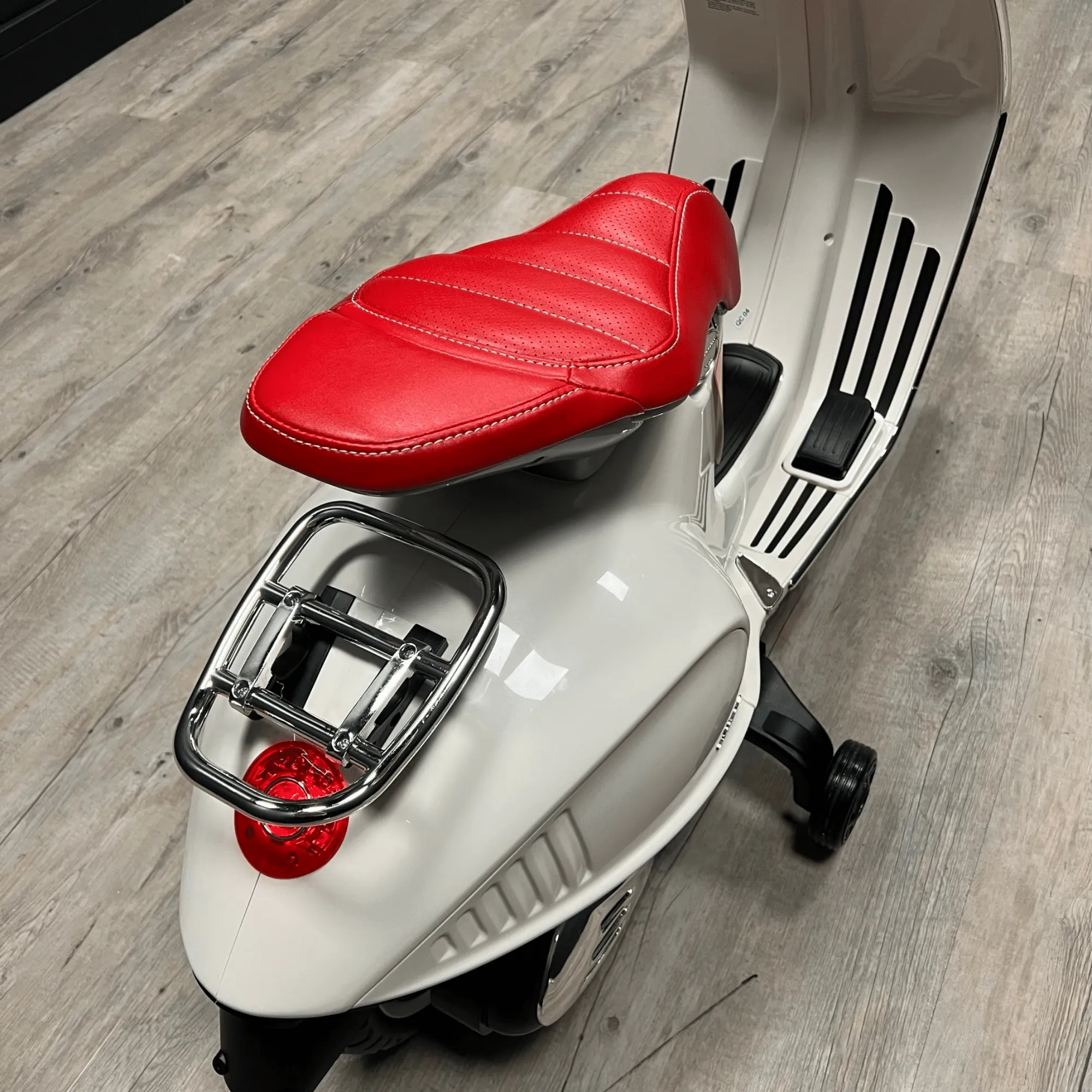 Vespa 946 Licensed